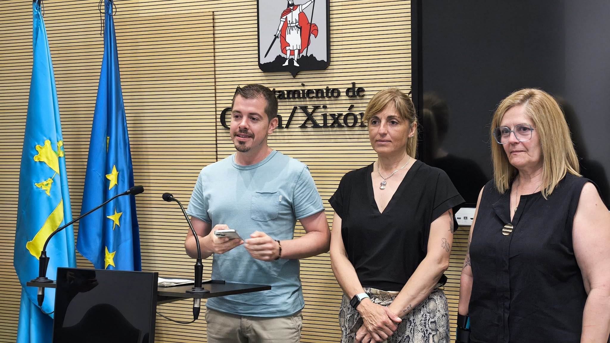 "No pedimos imposibles. Sólo tres ayudantes a media jornada" "No pedimos imposibles. Sólo tres ayudantes a media jornada"