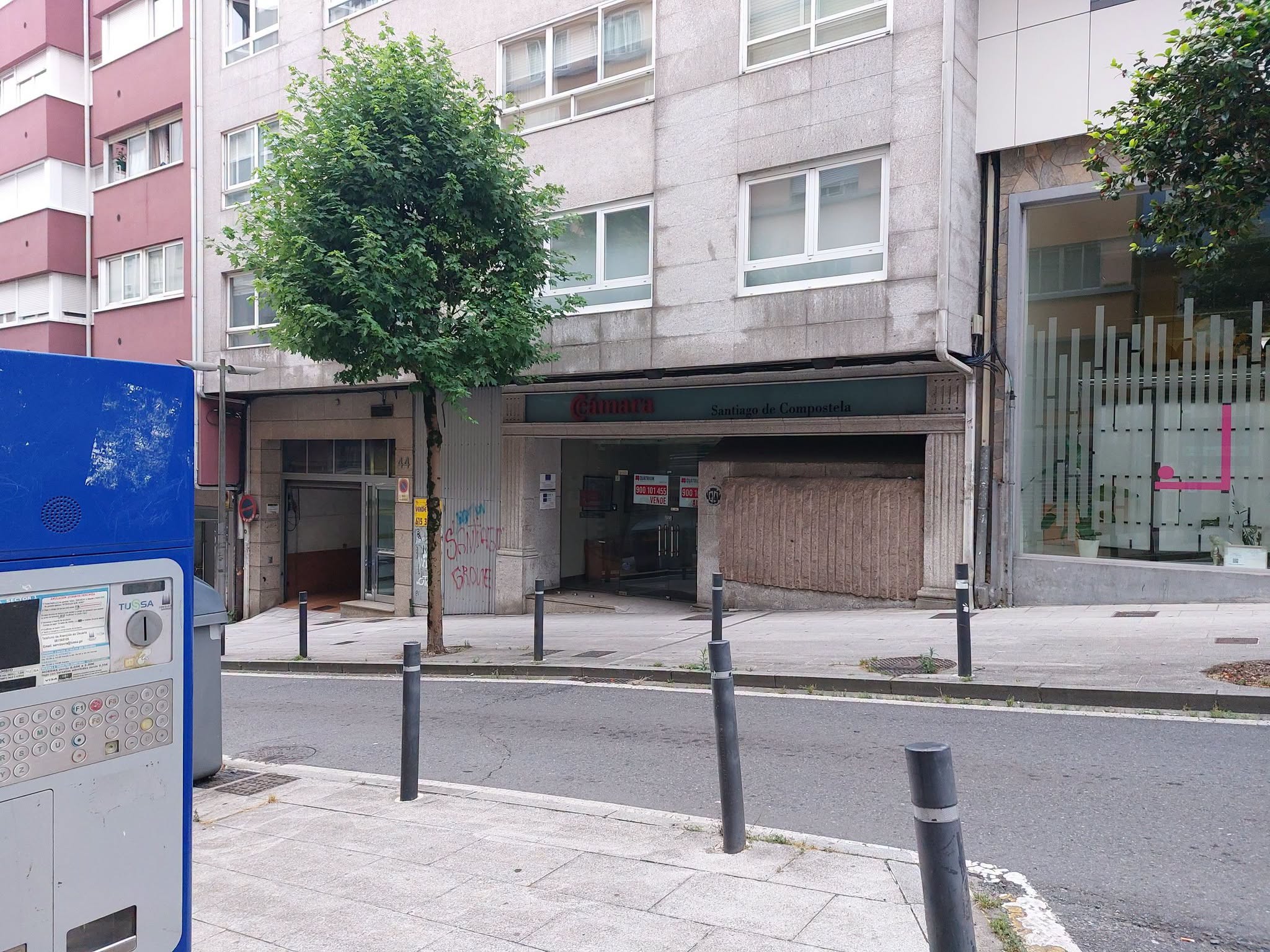 Vecinos del Ensanche de Santiago valoran positivamente que la Diputación haya adquirido el bajo de la Cámara de Comercio y espera que se pueda habilitar para usos culturales y sociales para los vecinos Vecinos del Ensanche de Santiago valoran positivamente que la Diputación haya adquirido el bajo de la Cámara de Comercio y espera que se pueda habilitar para usos culturales y sociales para los vecinos