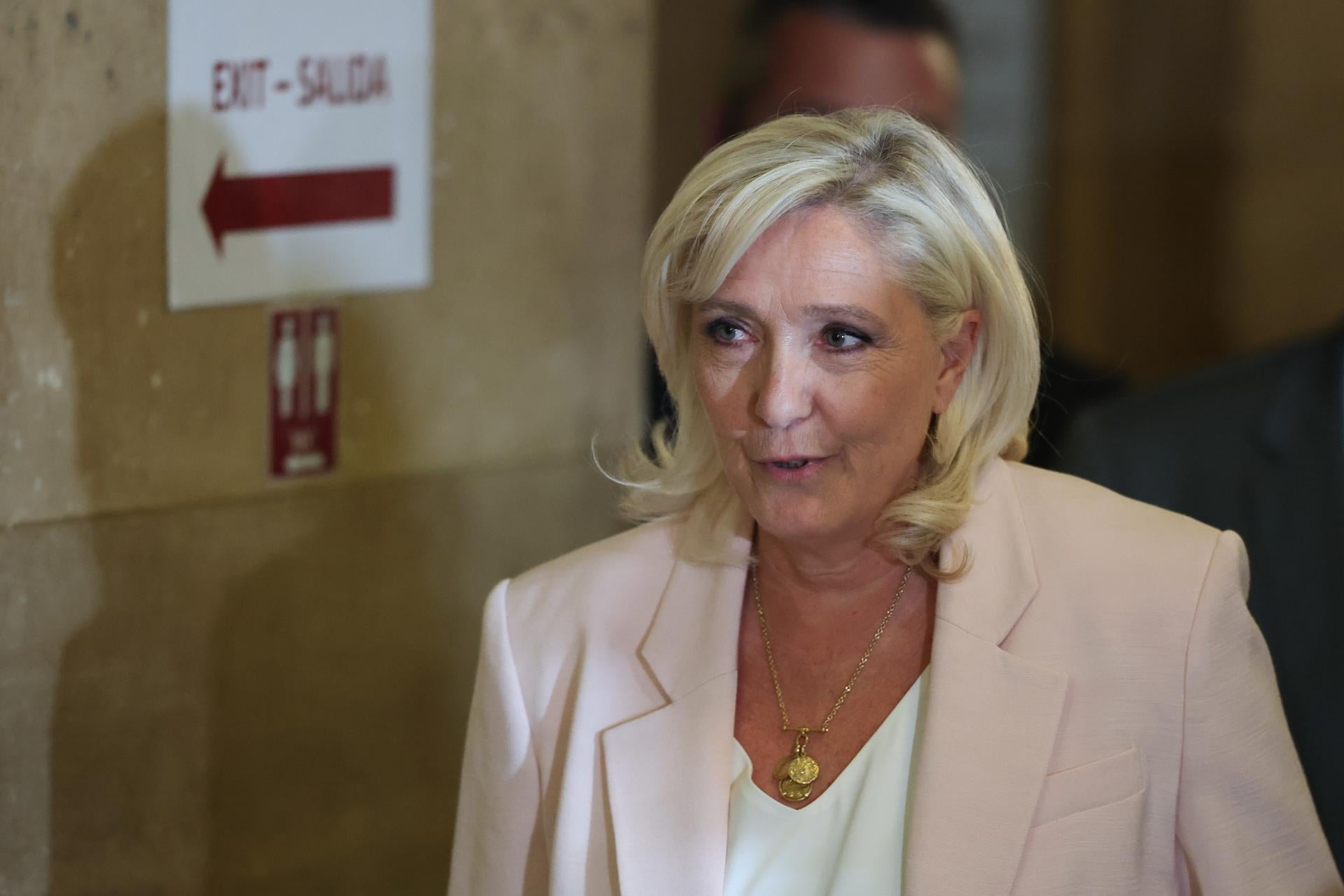 Marine Le Pen, a su llegada a la corte para escuchar el veredicto del juez. Marine Le Pen, a su llegada a la corte para escuchar el veredicto del juez.