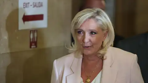 Marine Le Pen, a su llegada a la corte para escuchar el veredicto del juez. Marine Le Pen, a su llegada a la corte para escuchar el veredicto del juez.