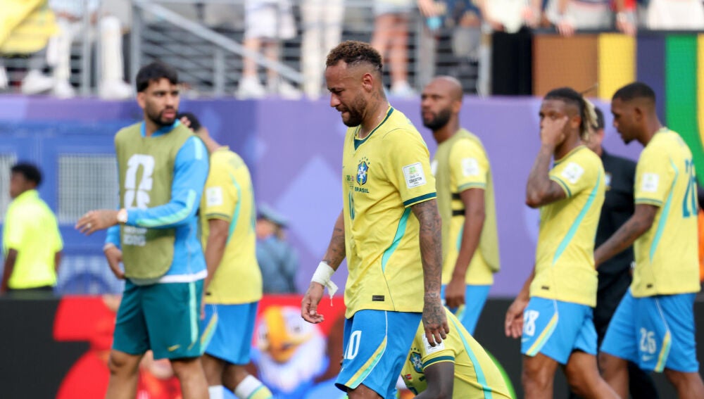 Neymar llora al final del partido ante Noruega.