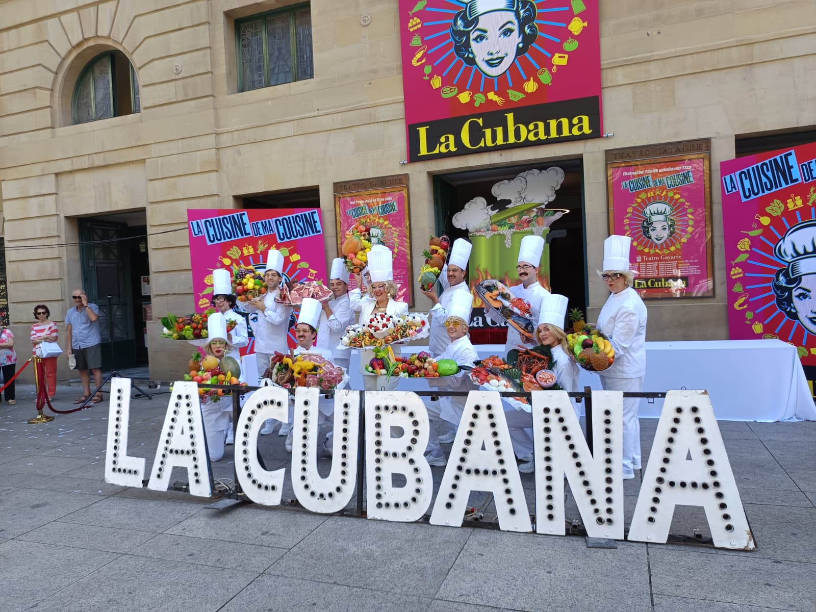 La Cubana llena el Teatro Gayarre con una comedia que mezcla gastronomía, humor y crítica social La Cubana llena el Teatro Gayarre con una comedia que mezcla gastronomía, humor y crítica social