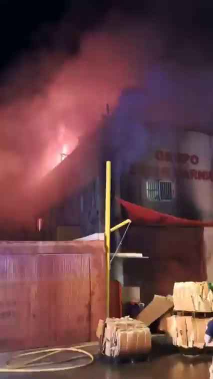 Un incendio en Santa Pola moviliza para su extinción a bomberos de Elche, Crevillent, Torrevieja y San Vicente del Raspeig Un incendio en Santa Pola moviliza para su extinción a bomberos de Elche, Crevillent, Torrevieja y San Vicente del Raspeig