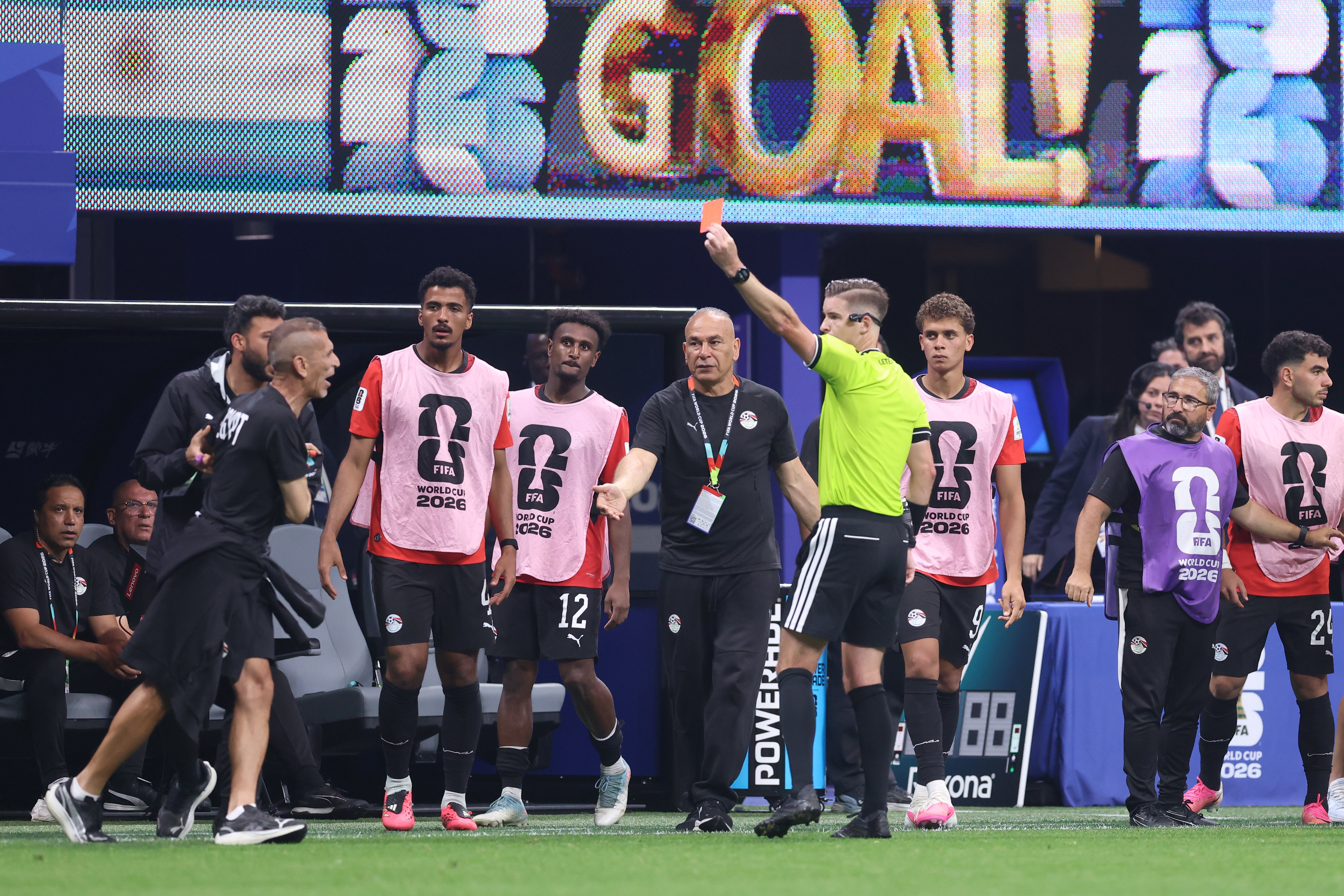 Andújar Oliver, indignado con el gol anulado a Egipto: "Esto no es fútbol ni es nada; es lo que dicen Colina, Infantino y Busacca" Andújar Oliver, indignado con el gol anulado a Egipto: "Esto no es fútbol ni es nada; es lo que dicen Colina, Infantino y Busacca"