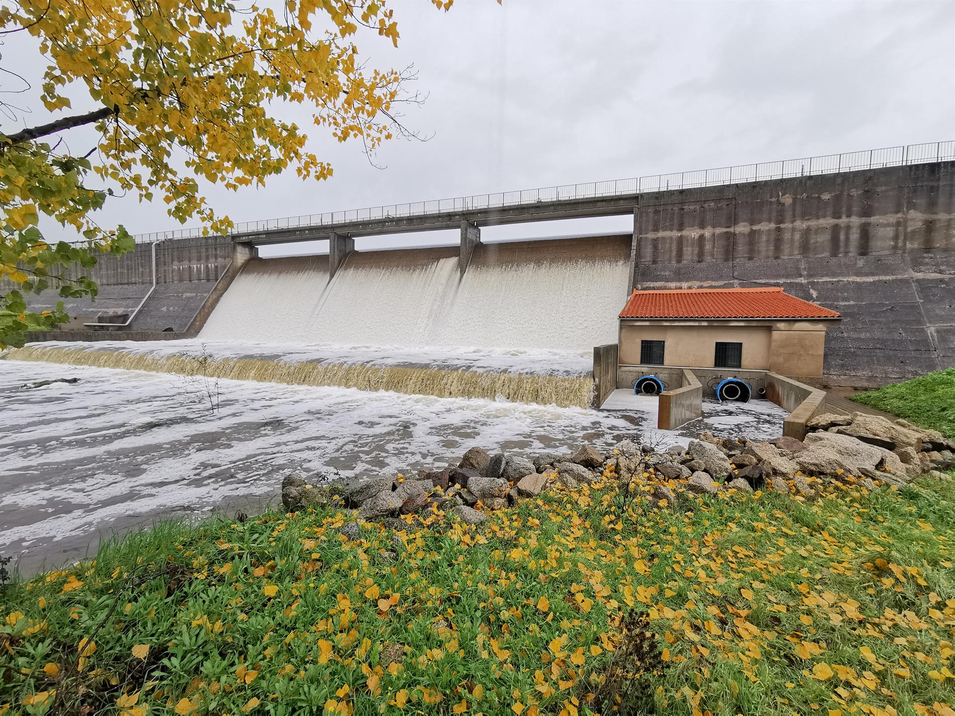 La CHT invierte 2,8 millones en conservación y mantenimiento de once presas en las provincias de Cáceres, Ávila y Madrid La CHT invierte 2,8 millones en conservación y mantenimiento de once presas en las provincias de Cáceres, Ávila y Madrid