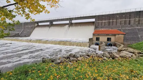 La CHT invierte 2,8 millones en conservación y mantenimiento de once presas en las provincias de Cáceres, Ávila y Madrid La CHT invierte 2,8 millones en conservación y mantenimiento de once presas en las provincias de Cáceres, Ávila y Madrid