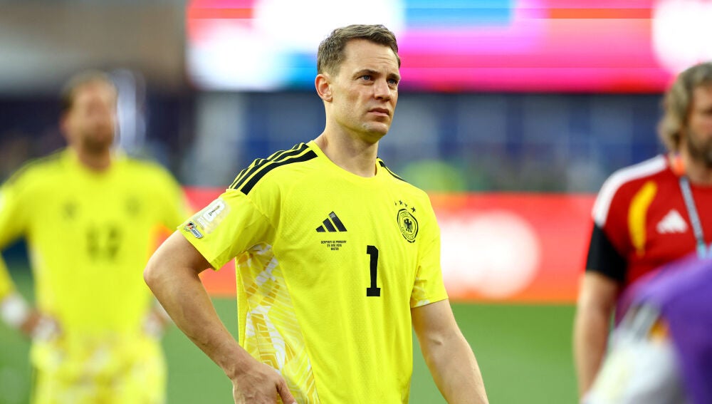 Manuel Neuer, serio tras la eliminación de Alemania.