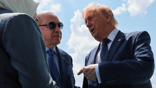 El presidente de EE. UU., Trump, llega a Turqu&iacute;a para la cumbre de la OTAN/ REUTERS/Jonathan Ernst