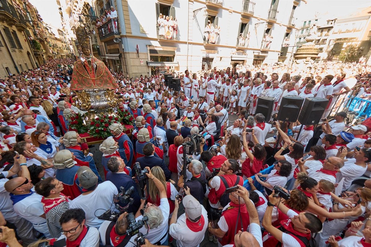 Pamplona arropa a San Fermín el día grande de las fiestas Pamplona arropa a San Fermín el día grande de las fiestas