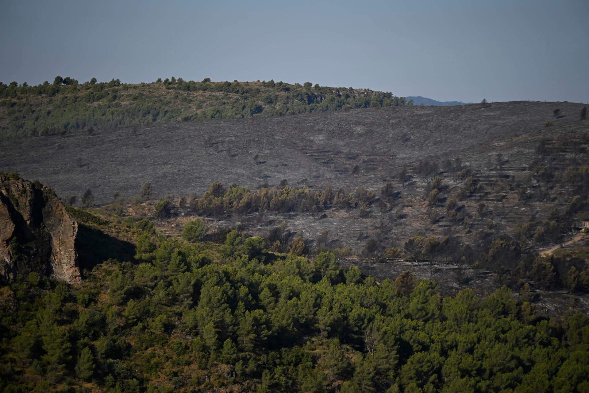 Imagen de la zona afectada por el fuego en Soneja (Castellón), que ha arrasado 183 hectáreas. Imagen de la zona afectada por el fuego en Soneja (Castellón), que ha arrasado 183 hectáreas.