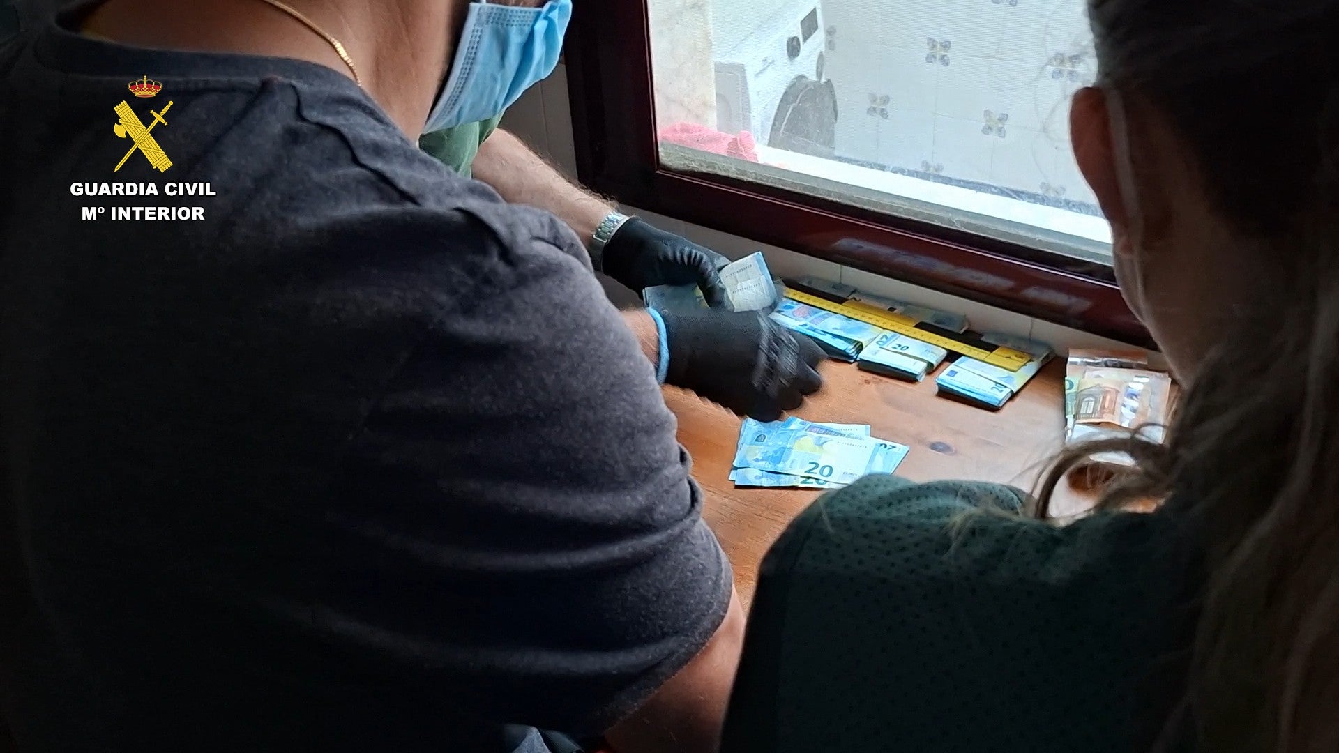 La Guardia Civil detiene a cinco personas por tráfico de drogas en Sueca y Riola. La Guardia Civil detiene a cinco personas por tráfico de drogas en Sueca y Riola.