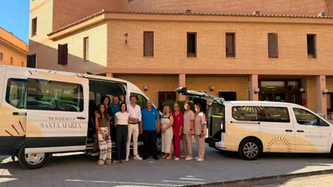 La Residencia Santa Marta de Villajoyosa incorpora dos nuevas furgonetas adaptadas para el transporte de residentes La Residencia Santa Marta de Villajoyosa incorpora dos nuevas furgonetas adaptadas para el transporte de residentes