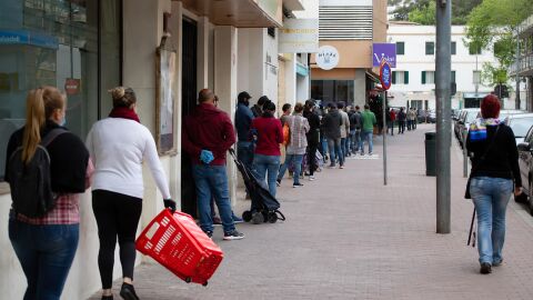 Cáritas atiende a unas tres mil personas cada año Cáritas atiende a unas tres mil personas cada año