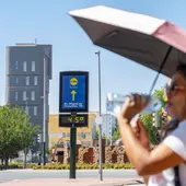 Detalle del termómetro de la Plaza de La Opinión de Murcia Detalle del termómetro de la Plaza de La Opinión de Murcia