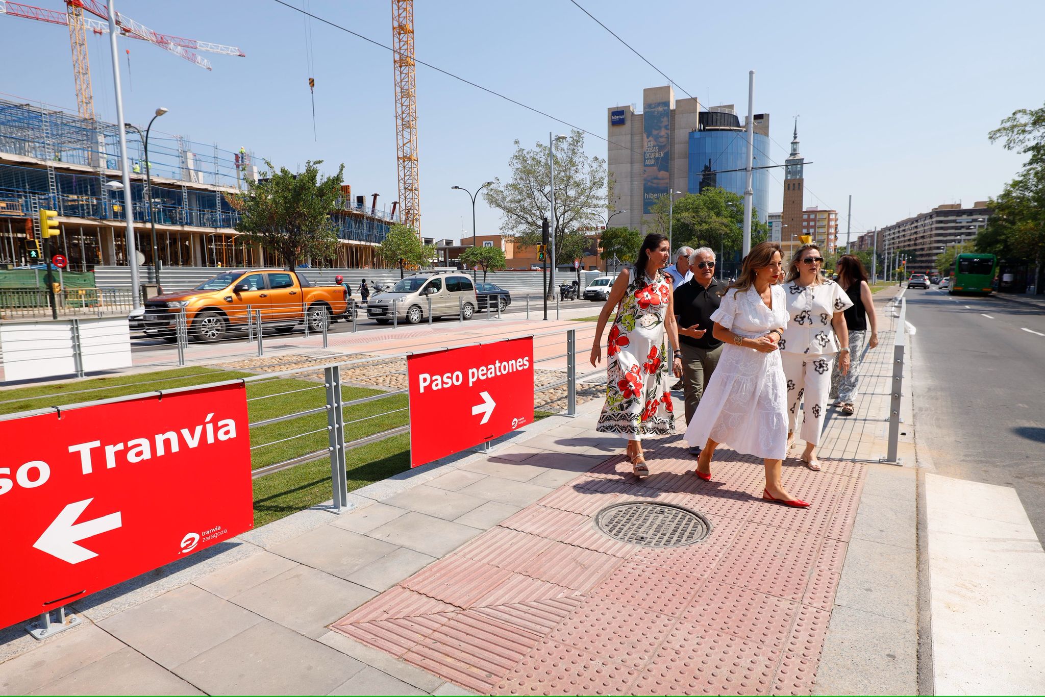 Inaugurado el nuevo cruce de la parada del tranvía en Romareda Inaugurado el nuevo cruce de la parada del tranvía en Romareda