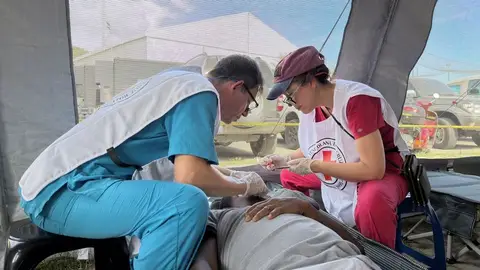 Cruz Roja ha desplegado en la zona cero de los terremotos de Venezuela una clínica de atención primaria. Cruz Roja ha desplegado en la zona cero de los terremotos de Venezuela una clínica de atención primaria.
