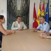Manuel Serrano recibe al nuevo coronel del TLP, Rafael Ichaso Franco 