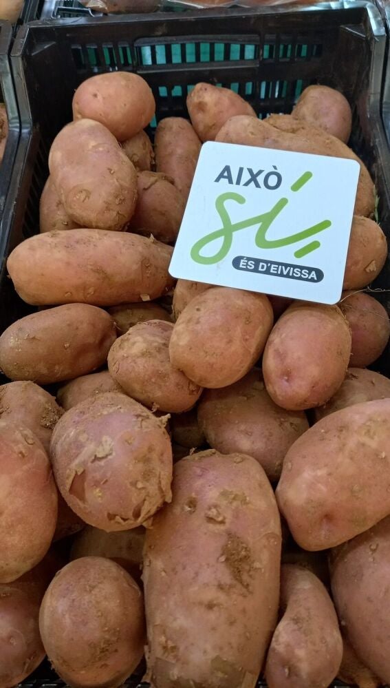 Això sí és d’Eivissa busca poner rostro a los productores, recuperar el conocimiento sobre los productos de temporada y fomentar el consumo de alimentos locales para contribuir a mantener vivo el campo, la gastronomía y el paisaje de Ibiza.