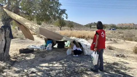 Cruz Roja atiende a las personas sin hogar Cruz Roja atiende a las personas sin hogar
