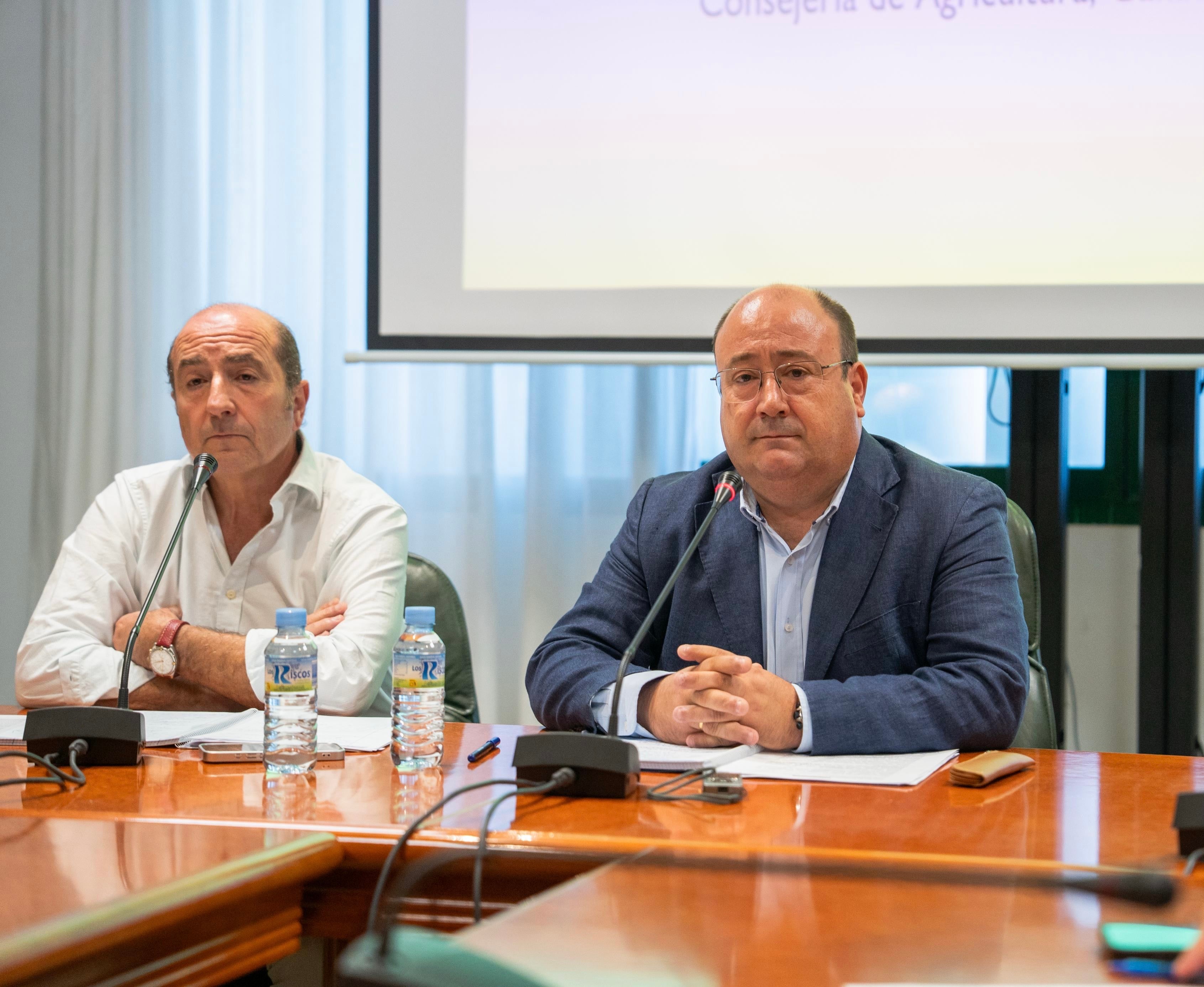 La Junta garantiza a los ganaderos el acceso gratuito a las vacunas de la lengua azul y duplica su dotación presupuestaria La Junta garantiza a los ganaderos el acceso gratuito a las vacunas de la lengua azul y duplica su dotación presupuestaria