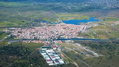 Arroyo de la Luz y Azuaga se sitúan entre las 25 localidades del país con la vivienda más barata Arroyo de la Luz y Azuaga se sitúan entre las 25 localidades del país con la vivienda más barata