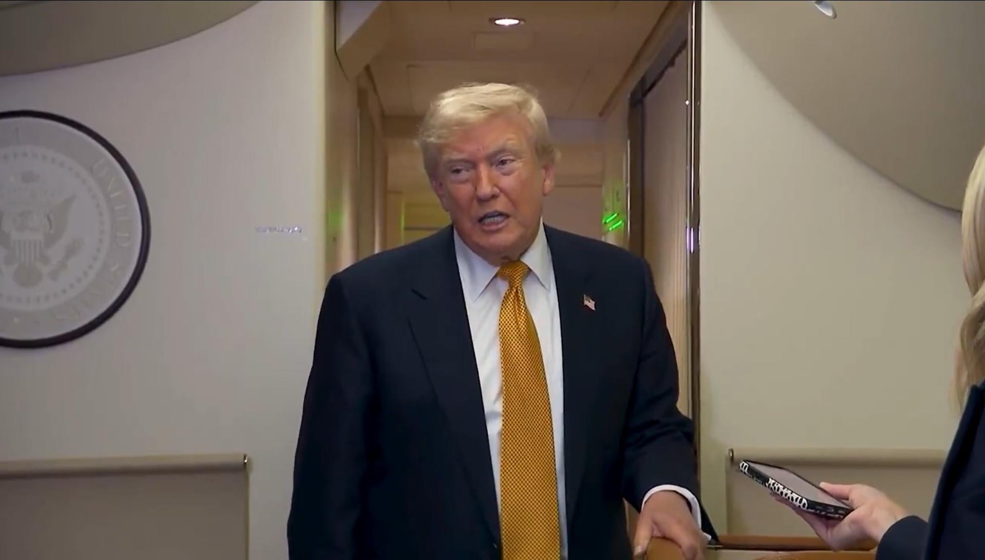 Trump se desdice y asegura que España "se redimió por completo" tras acceder a un pago a la OTAN Trump se desdice y asegura que España "se redimió por completo" tras acceder a un pago a la OTAN