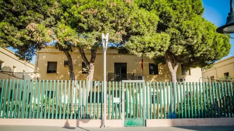 La Guardia Civil cerrará el cuartel de Roquetas y reubicará a sus 180 agentes tras la llegada de la Policía Nacional La Guardia Civil cerrará el cuartel de Roquetas y reubicará a sus 180 agentes tras la llegada de la Policía Nacional