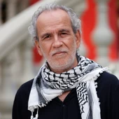Willy Toledo carga contra Pablo Iglesias: "Le sale el dinero por las orejas" Willy Toledo carga contra Pablo Iglesias: "Le sale el dinero por las orejas"