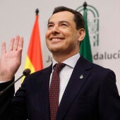 El presidente de la Junta de Andalucía, Juanma Moreno, presenta a los miembros de su tercer gobierno.