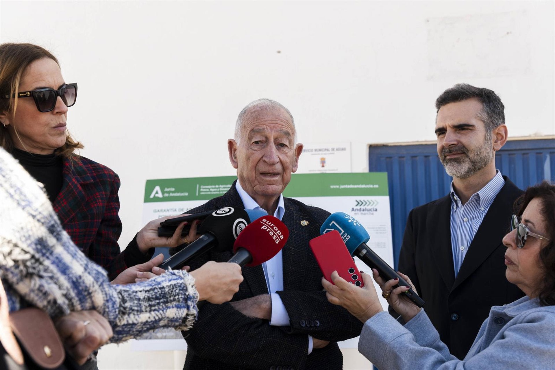 Gabriel Amat pide al Gobierno que rectifique y mantenga la Guardia Civil en Roquetas junto a la Policía Nacional Gabriel Amat pide al Gobierno que rectifique y mantenga la Guardia Civil en Roquetas junto a la Policía Nacional