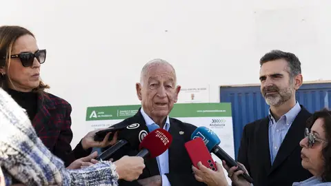 Gabriel Amat pide al Gobierno que rectifique y mantenga la Guardia Civil en Roquetas junto a la Policía Nacional Gabriel Amat pide al Gobierno que rectifique y mantenga la Guardia Civil en Roquetas junto a la Policía Nacional