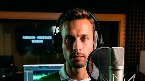 Sergio Canales con la nueva equipación del Racing Sergio Canales con la nueva equipación del Racing