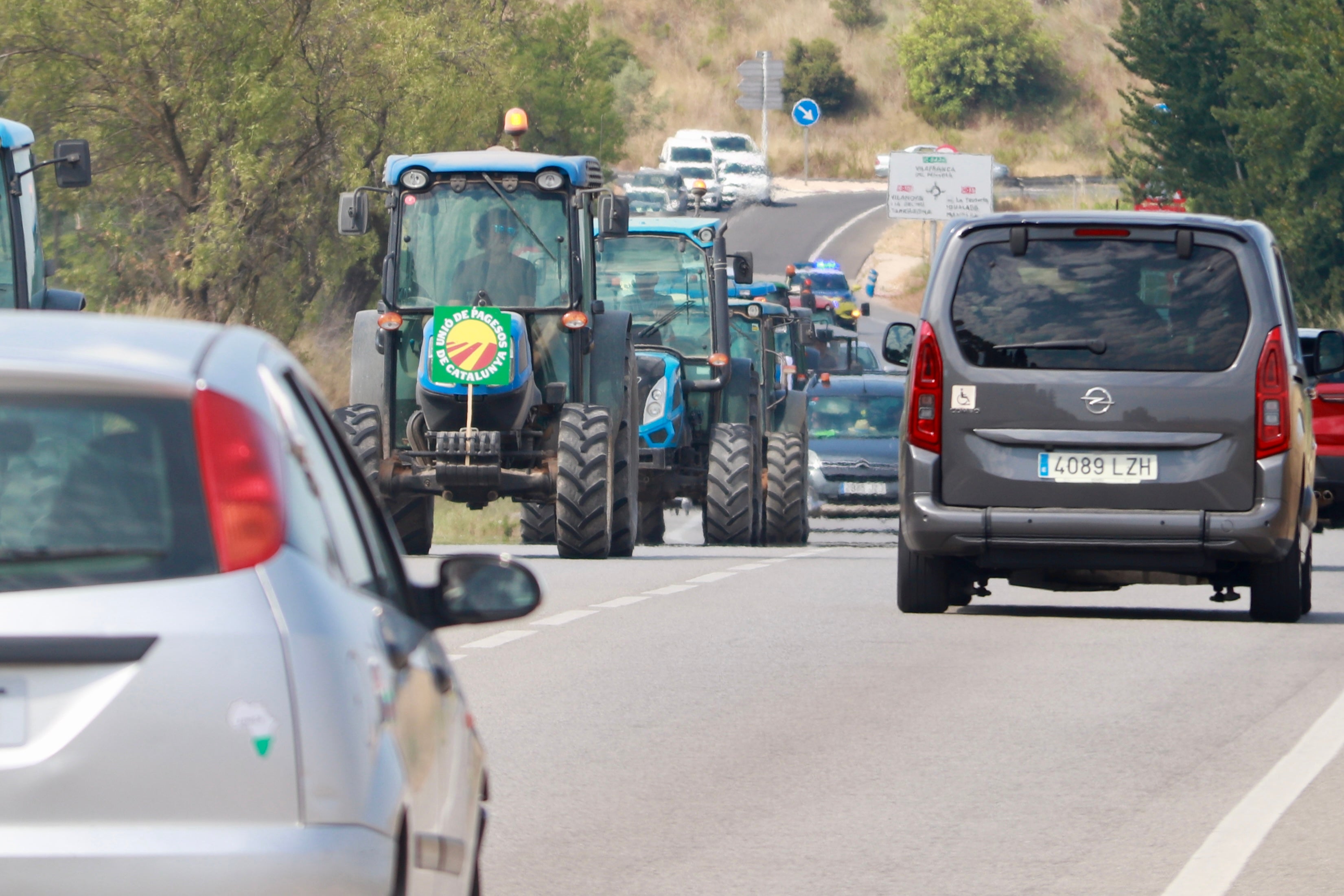 Els pagesos del Penedès surten al carrer per la crisi del vi Els pagesos del Penedès surten al carrer per la crisi del vi