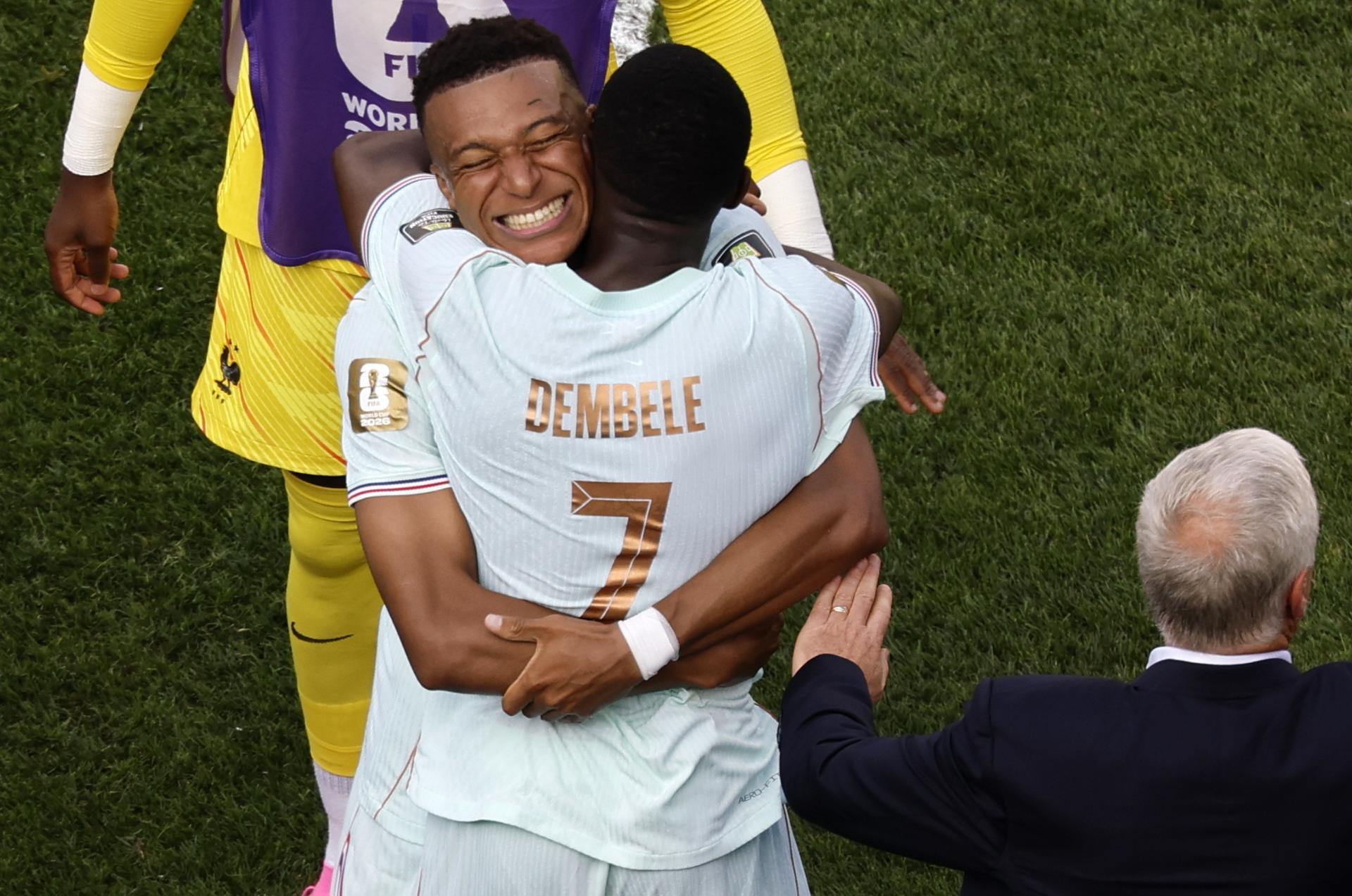 Mbappé y Dembélé tras ganar a Marruecos Mbappé y Dembélé tras ganar a Marruecos