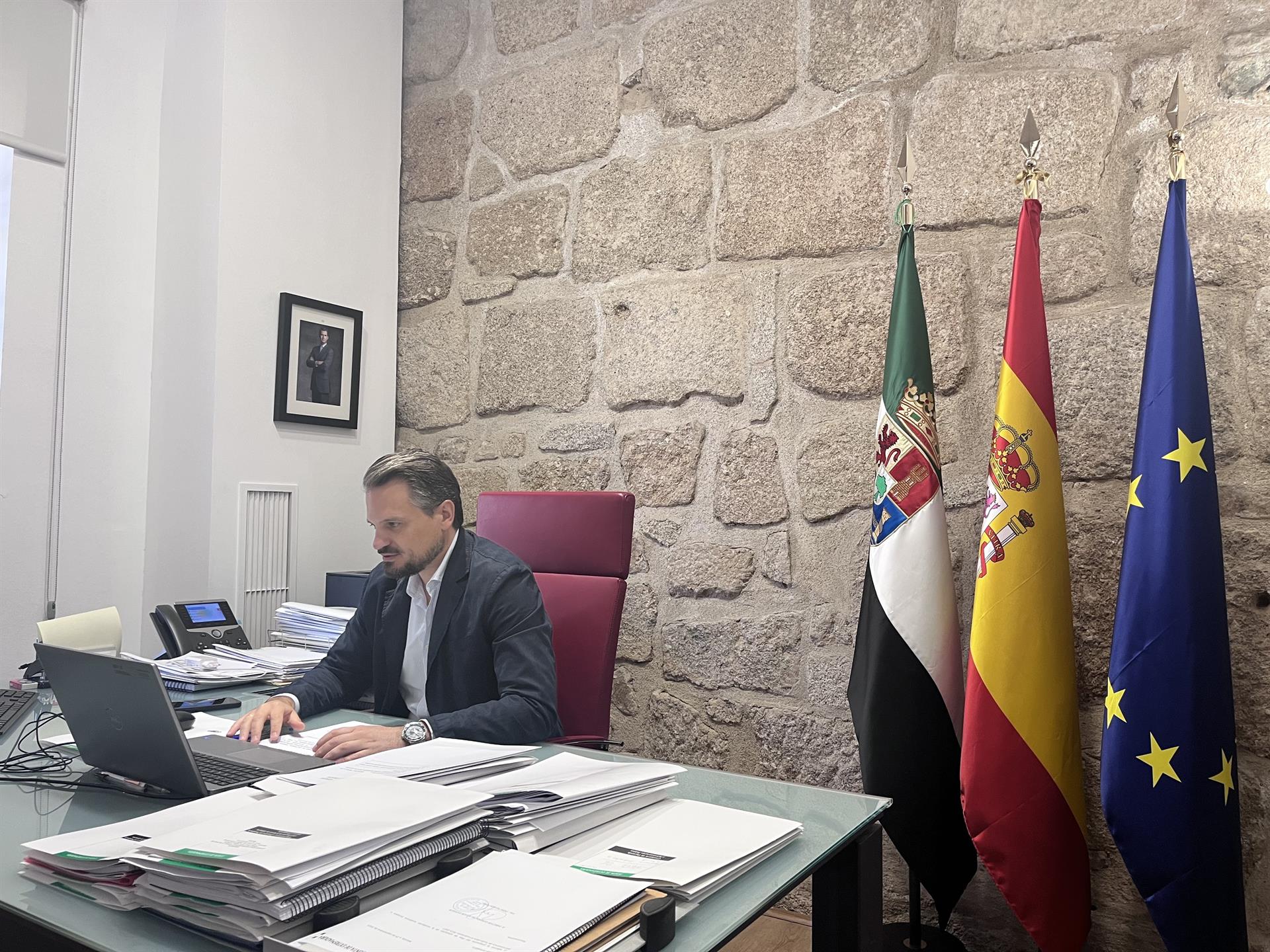 La Junta invierte 146 millones en las localidades extremeñas mediante los programas de colaboración económica municipal La Junta invierte 146 millones en las localidades extremeñas mediante los programas de colaboración económica municipal