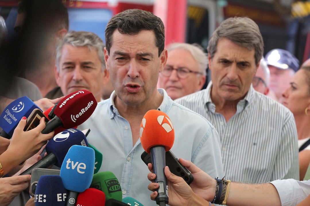 Juanma Moreno confirma en Más de uno que se busca a 19 personas que están sin localizar: "Algunos de los caminos se convirtieron en ratoneras"