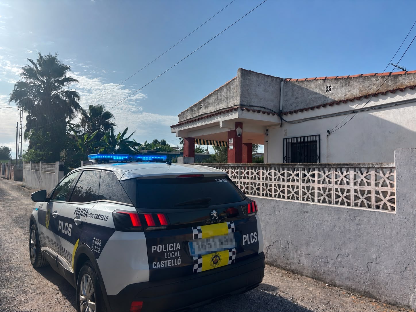 Los okupas de una vivienda de la Marjalería abandonan el inmueble tras la presión vecinal y laintervención de la Policía Local Los okupas de una vivienda de la Marjalería abandonan el inmueble tras la presión vecinal y laintervención de la Policía Local