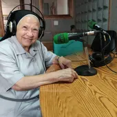 Sor Antonia Tur, con su sonrisa siempre puesta, en los estudios de Onda Cero Ibiza y Formentera Sor Antonia Tur, con su sonrisa siempre puesta, en los estudios de Onda Cero Ibiza y Formentera
