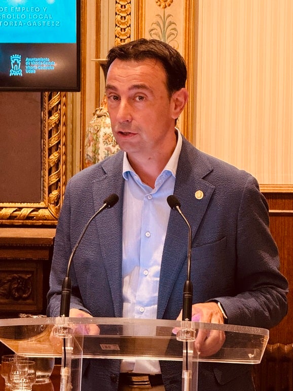 Torres cree que las palabras de Feijóo sobre absentismo laboral demuestran que es un "peligro para la clase trabajadora" Torres cree que las palabras de Feijóo sobre absentismo laboral demuestran que es un "peligro para la clase trabajadora"