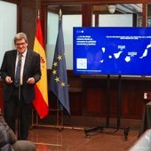 Escrivá asume que el gasto en Defensa es "palanca de innovación" pero no lo ve un "problema español" sino de la UE El gobernador del Banco de España, José Luis Escrivá, ha admitido este jueves que la inversión en Defensa es una "palanca de innovación" para el desarrollo del país y un objetivo "prioritario" para la seguridad europea y no lo atribuye a un "problema español" sino más bien al conjunto de la UE. Leer más: https://www.europapress.es/islas-canarias/noticia-escriva-asume-gasto-defensa-palanca-innovacion-no-ve-problema-espanol-ue-20260709172829.html (c) 2026 Europa Press. Está expresamente prohibida la redistribución y la redifusión de este contenido sin su previo y expreso consentimiento. Escrivá asume que el gasto en Defensa es "palanca de innovación" pero no lo ve un "problema español" sino de la UE El gobernador del Banco de España, José Luis Escrivá, ha admitido este jueves que la inversión en Defensa es una "palanca de innovación" para el desarrollo del país y un objetivo "prioritario" para la seguridad europea y no lo atribuye a un "problema español" sino más bien al conjunto de la UE. Leer más: https://www.europapress.es/islas-canarias/noticia-escriva-asume-gasto-defensa-palanca-innovacion-no-ve-problema-espanol-ue-20260709172829.html (c) 2026 Europa Press. Está expresamente prohibida la redistribución y la redifusión de este contenido sin su previo y expreso consentimiento.