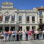 Guadalajara guarda un minuto de silencio por los fallecidos en el incendio de Almería Guadalajara guarda un minuto de silencio por los fallecidos en el incendio de Almería