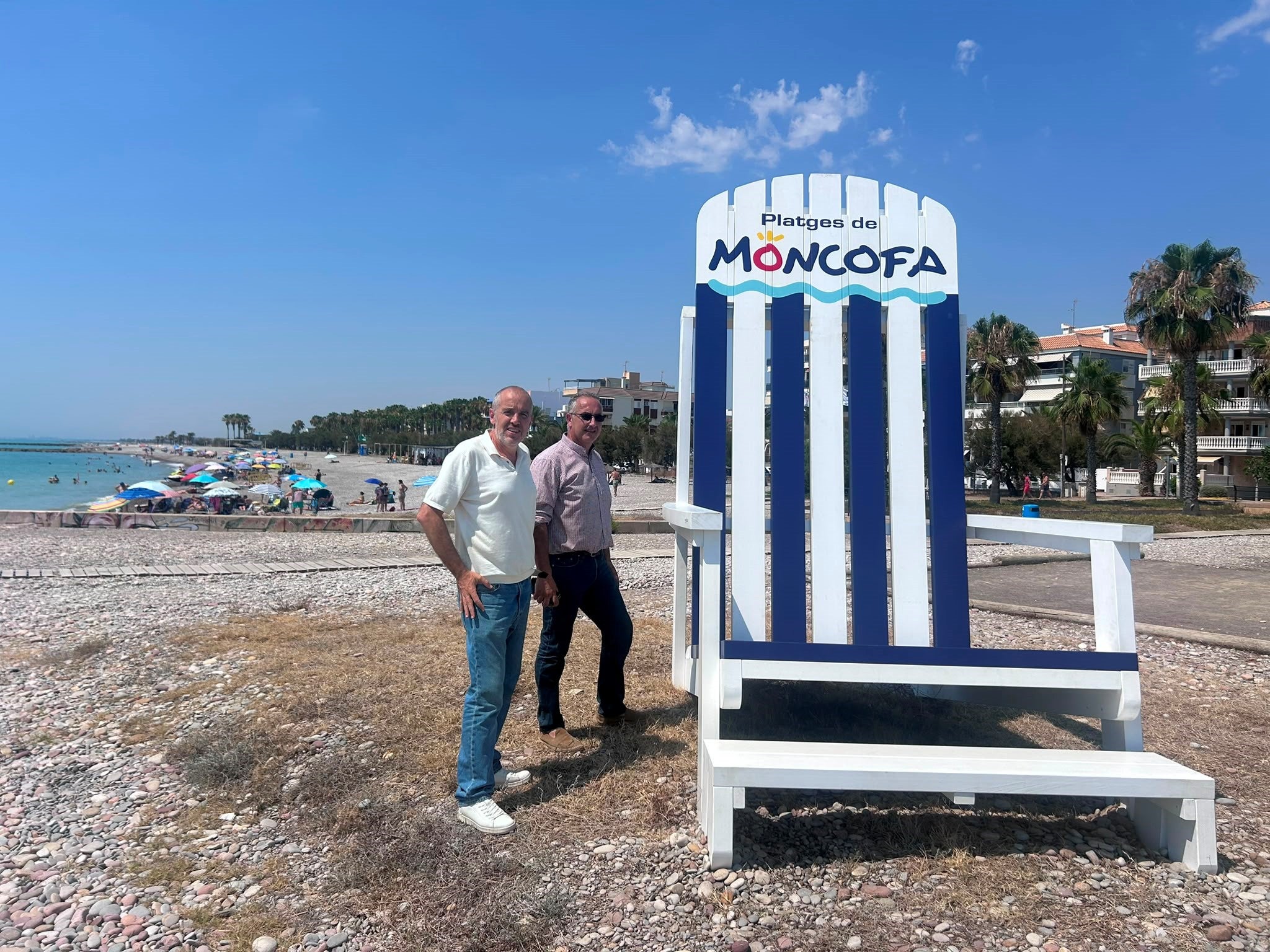 Una hamaca gigante se convierte en el nuevo reclamo de la playa de Masbó, en Moncofa Una hamaca gigante se convierte en el nuevo reclamo de la playa de Masbó, en Moncofa