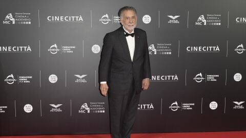 El director de cine estadounidense Francis Ford Coppola asiste a la alfombra roja de su pel&iacute;cula "Megalopolis" en los estudios Cinecitt&agrave; de Roma.