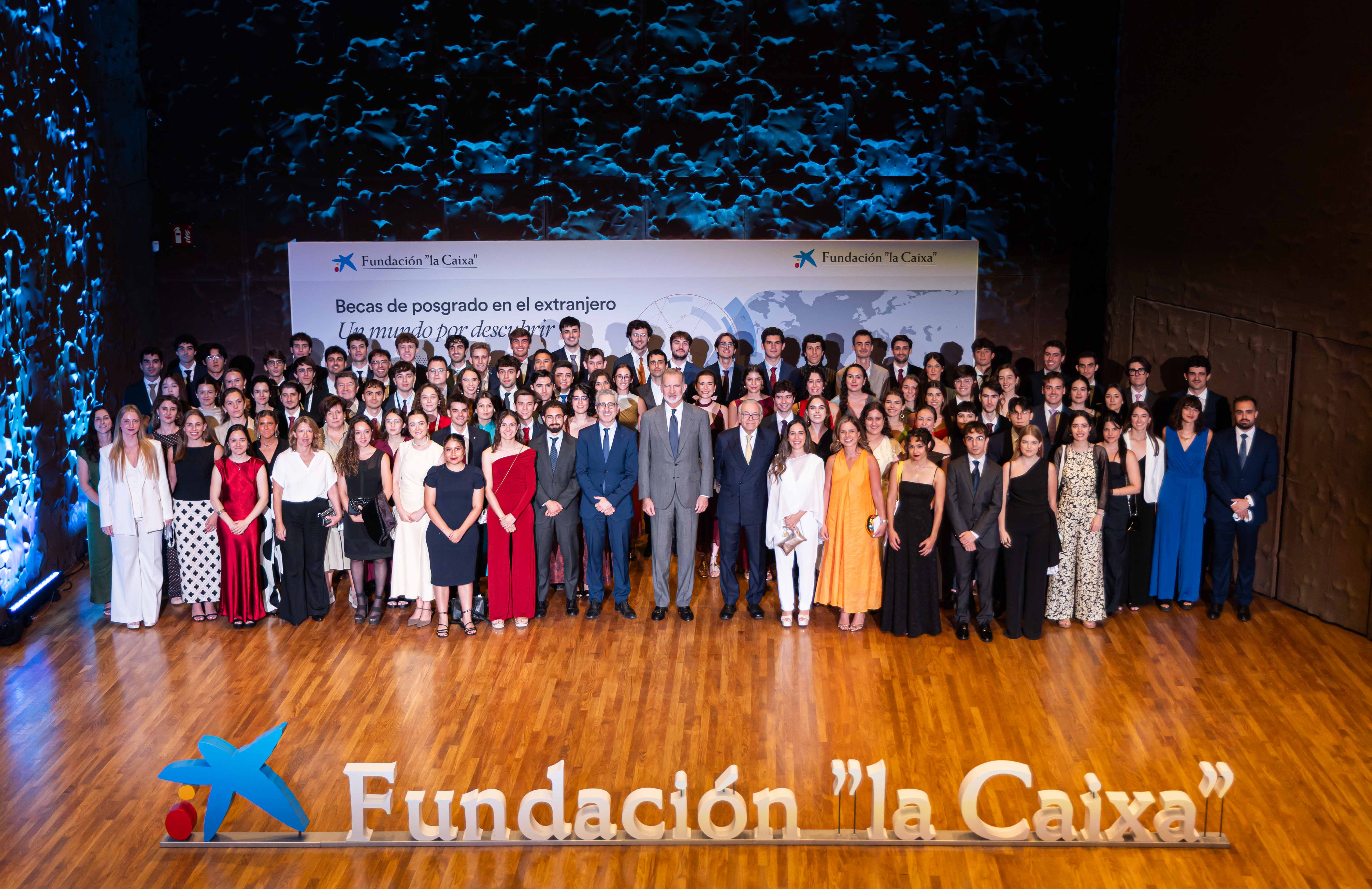 Dos estudiantes malagueñas reciben una beca de la Fundación ”la Caixa” para cursar estudios de posgrado en el extranjero Dos estudiantes malagueñas reciben una beca de la Fundación ”la Caixa” para cursar estudios de posgrado en el extranjero