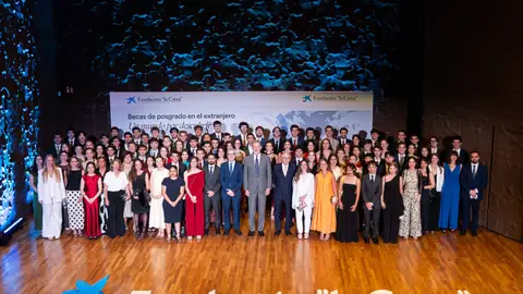 Dos estudiantes malagueñas reciben una beca de la Fundación ”la Caixa” para cursar estudios de posgrado en el extranjero Dos estudiantes malagueñas reciben una beca de la Fundación ”la Caixa” para cursar estudios de posgrado en el extranjero