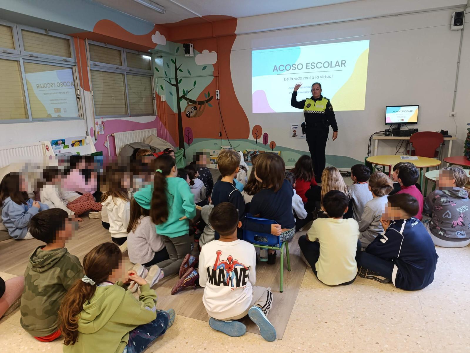 La Unidad Agente Tutor de la Policía Local de Elda duplica su actividad en los centros educativos durante el curso 2025-2026 La Unidad Agente Tutor de la Policía Local de Elda duplica su actividad en los centros educativos durante el curso 2025-2026