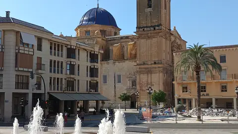Vista de la basílica de Santa María de Elche. Vista de la basílica de Santa María de Elche.