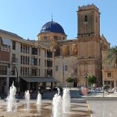 Vista de la basílica de Santa María de Elche. 