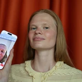 La modelo rusa Anastasia Kostromitina, que se ha vuelto viral por su sorprendente parecido con el noruego Erling Haaland , posa en Moscú. La modelo rusa Anastasia Kostromitina, que se ha vuelto viral por su sorprendente parecido con el noruego Erling Haaland , posa en Moscú.