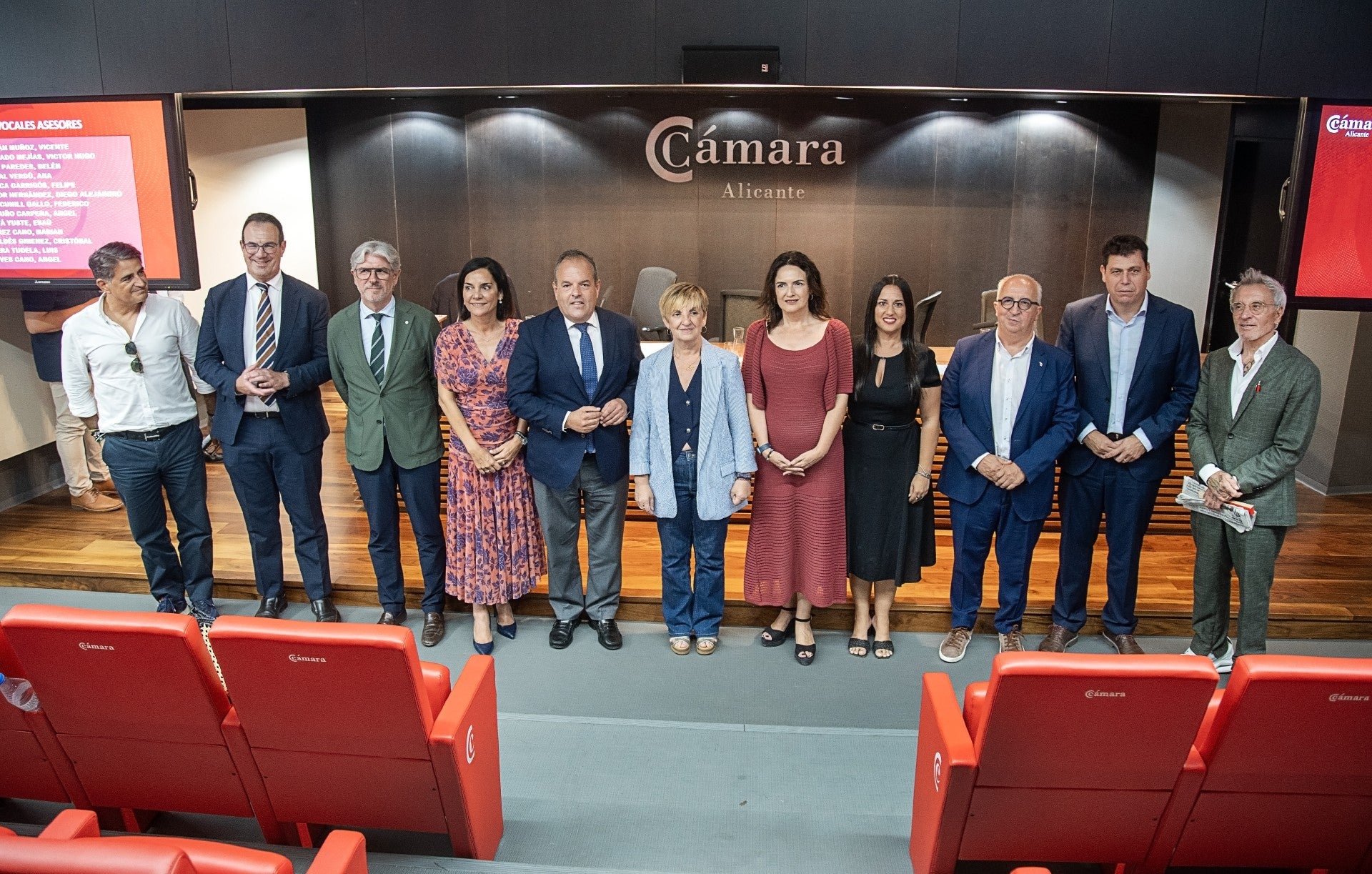 El Pleno de la Cámara de Alicante ha reelegido a Carlos Baño como presidente para los próximos cuatro años El Pleno de la Cámara de Alicante ha reelegido a Carlos Baño como presidente para los próximos cuatro años